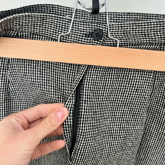 Vintage Black and White Houndstooth plaid pencil skirt - Picture 4 of 6